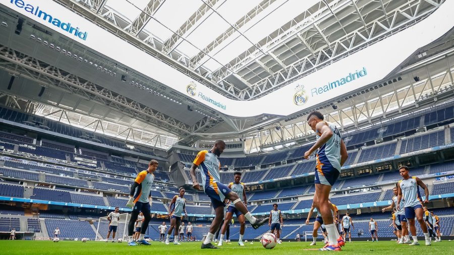 El Real Madrid se entrena en el Bernabéu antes del primer partido en