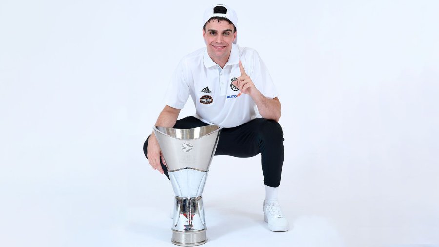 Carlos Alocen extends with Real Madrid until 2025